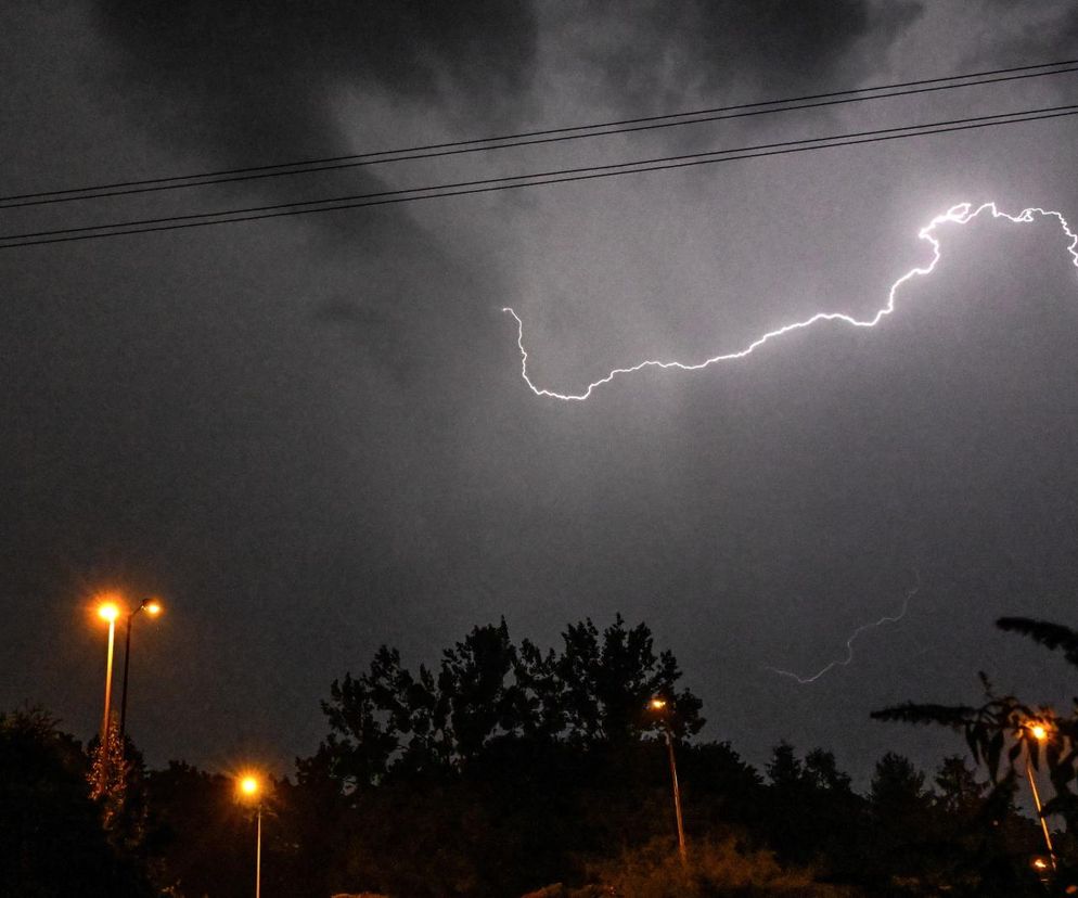 Potężna burza nad Szczecinem. Niebo rozświetlały pioruny [ZDJĘCIA]