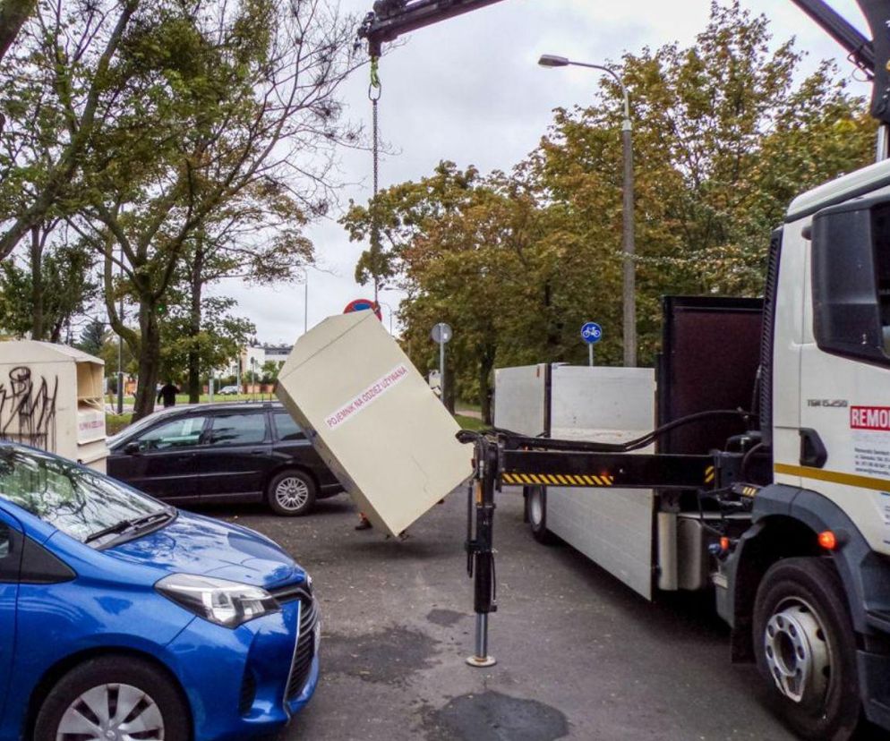 ZDM usuwa nielegalne kontenery na odzież 