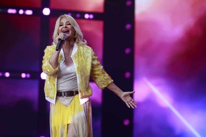 Michał Szpak tak się przejął na scenie, że zgubił mikrofon! Na szczęście nie był sam