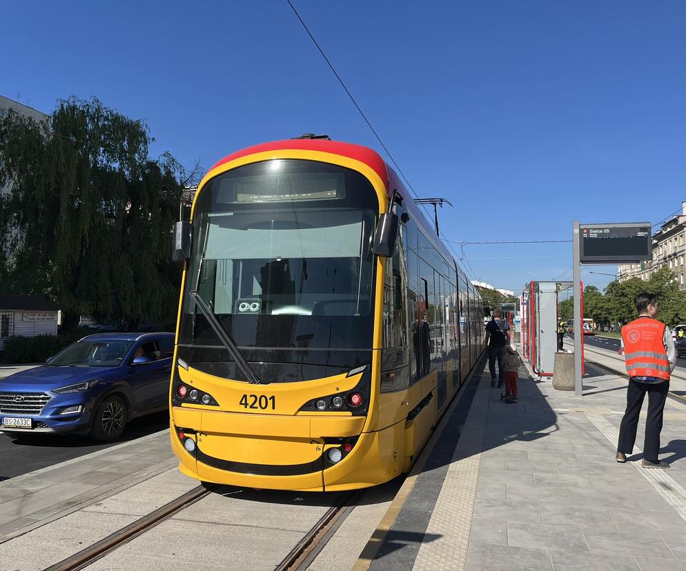 Po 50 latach tramwaje znów kursują na Sielce. Otwarcie odcinka trasy łączącej Wilanów z Mokotowem