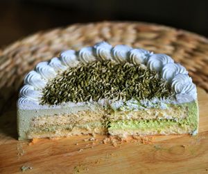 Nie tylko matcha latte. Podpowiadamy, jak jeszcze wykorzystać tę herbatę w kuchni