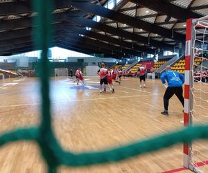 Strażacy przy piłce