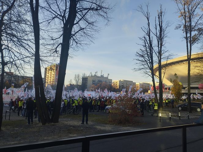 Protest w Katowicach. Tysiące związkowców na ulicach. Padły mocne słowa o „zbrodniczej ideologii”