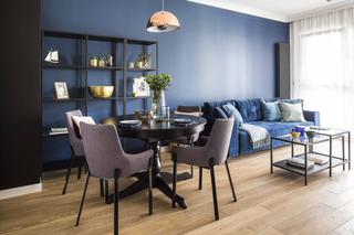 W paryskim stylu – eleganckie mieszkanie z ciemnymi kolorami