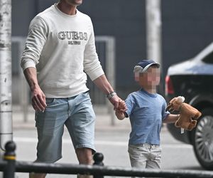 Filip Gurłacz na spacerze z żoną i synem. Nie zwalczył nałogu 