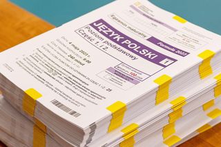 Matura polski 2025 - PRZECIEKI. Jaki będzie temat i lektura? Rozprawka czy wypracowanie?