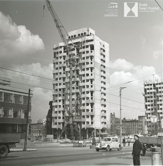 Budowa zespołu mieszkalno-usługowego na pl. Grunwaldzkim (wg projektu Jadwigi Grabowskiej-Hawrylak), 1972 r.