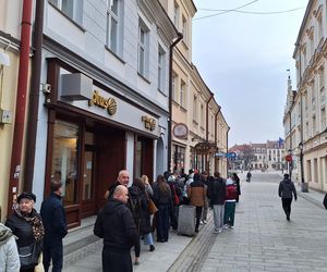 Rzeszowianie tłumnie ruszyli po pączki w Tłusty Czwartek 