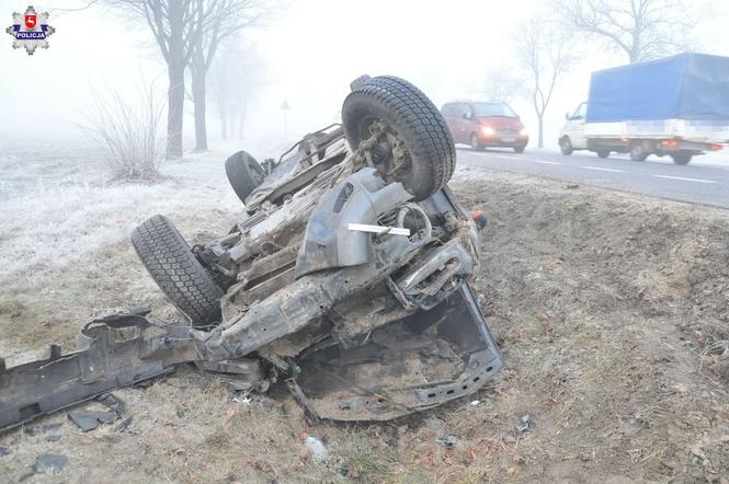 Nie dostosował prędkości i wypadł z drogi. Kierowca Chevroleta zakończył jazdę na dachu