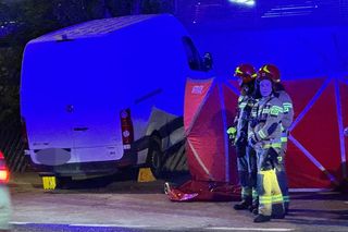 Bus przygniótł pieszego. 86-letni kierowca chciał zaparkować pojazd