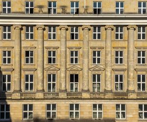 Kamienica na ul. Moniuszki 8 w Warszawie