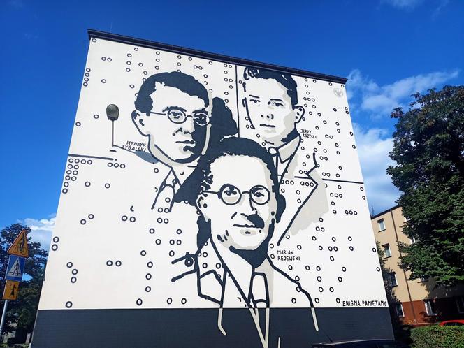 Złamali kod Enigmy i doczekali się muralu w Katowicach. Znajduje się niedaleko Spodka 