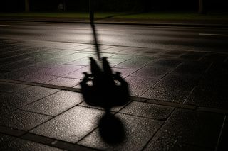 Brutalne pobicie w Żyrardowie. Kto skopał kobietę na ulicy Popiełuszki?