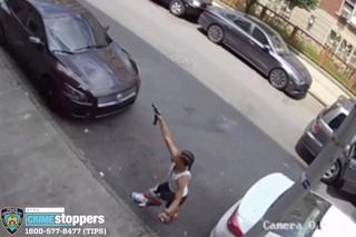 Policjanci uciekają, a miasto spływa krwią