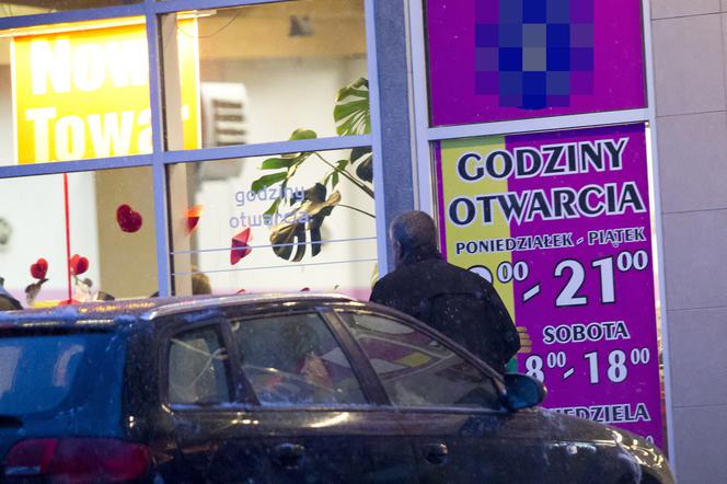 MĄŻ SZYDŁO NA ZAKUPACH W LUMPEKSIE