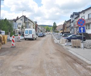 Nowa Słupia - rynek i ulica Świętokrzyska. Wiosna 2025