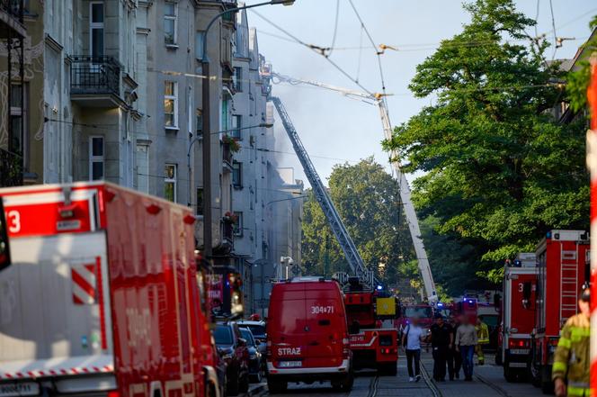 Pożar w Poznaniu. Wielu strażaków rannych. W czasie działań gaśniczych doszło do eksplozji [ZDJĘCIA].