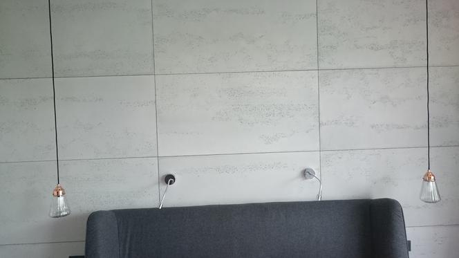 Beton architektoniczny - płyty betonowe na ścianie LUXUM