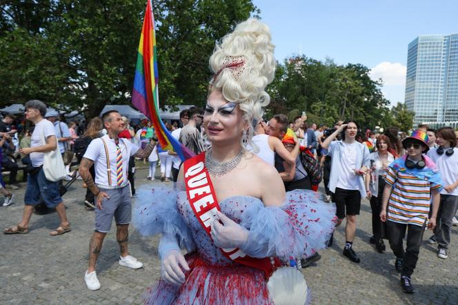 „Czas na równość jest teraz”. Ulicami Warszawy przeszła Parada Równości [GALERIA]