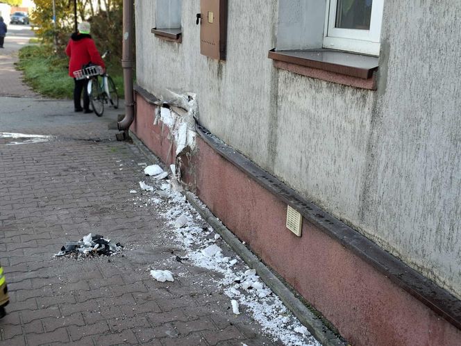 W Wąchocku auto osobowe wjechało w dom