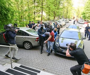 Doprowadzenie podejrzanego o zabójstwo lekarza do Prokuratury Rejonowej w Krakowie