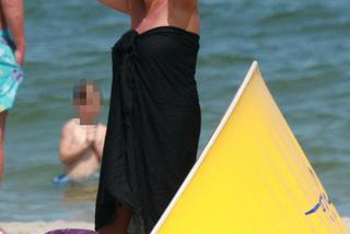 Anna Korcz na plaży na Bałtykiem