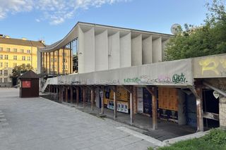 Taras między Hotelem Cracovia i Kinem Kijów. Czy nadaje się jeszcze do remontu?