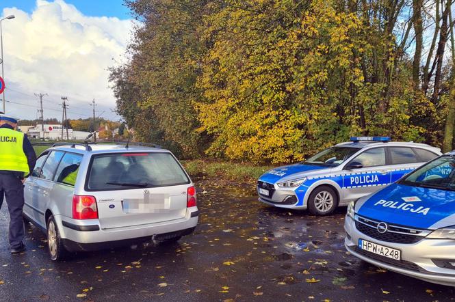 Koszalińscy policjanci sprawdzają oświetlenie kontrolowanych pojazdów