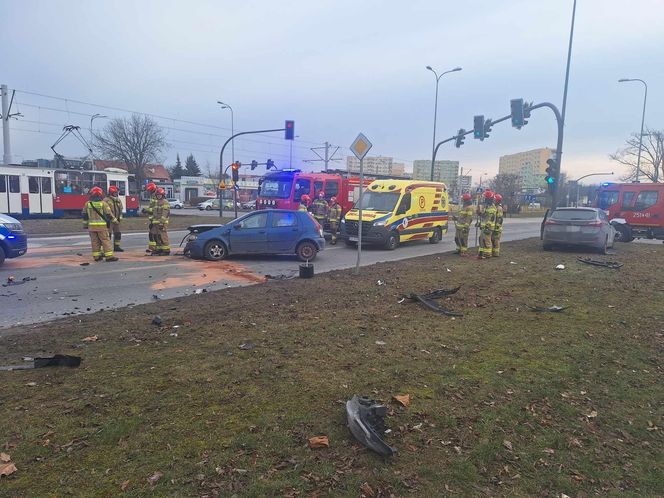 Wypadek w Bydgoszczy! 33-letni sprawca nie miał prawa jazdy [ZDJĘCIA]