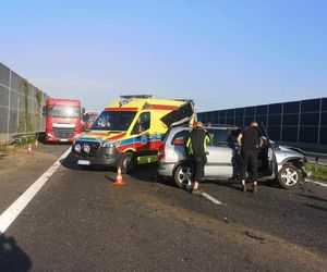 Paraliż na autostradzie A4! Samochód uderzył w bariery w Bielczy. Korek w kierunku Tarnowa!
