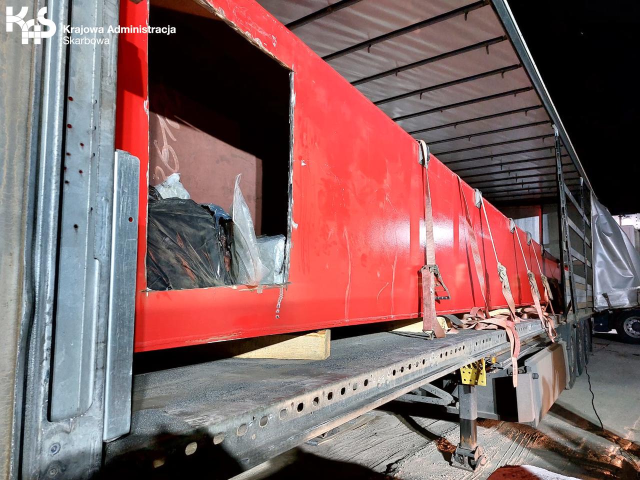 Ponad 200 kilogramów narkotyków ukrytych w transporcie z Hiszpanii