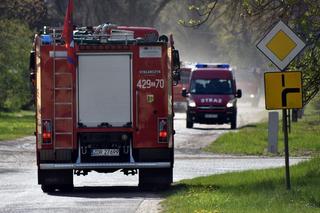 Pożar hali w Mikołajkach. Spłonęło pięć łodzi. Akcja jest trudna