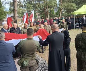 Młody żołnierz zginął na granicy z Białorusią. Odsłonili pomnik na jego cześć. „Niech będzie symbolem”