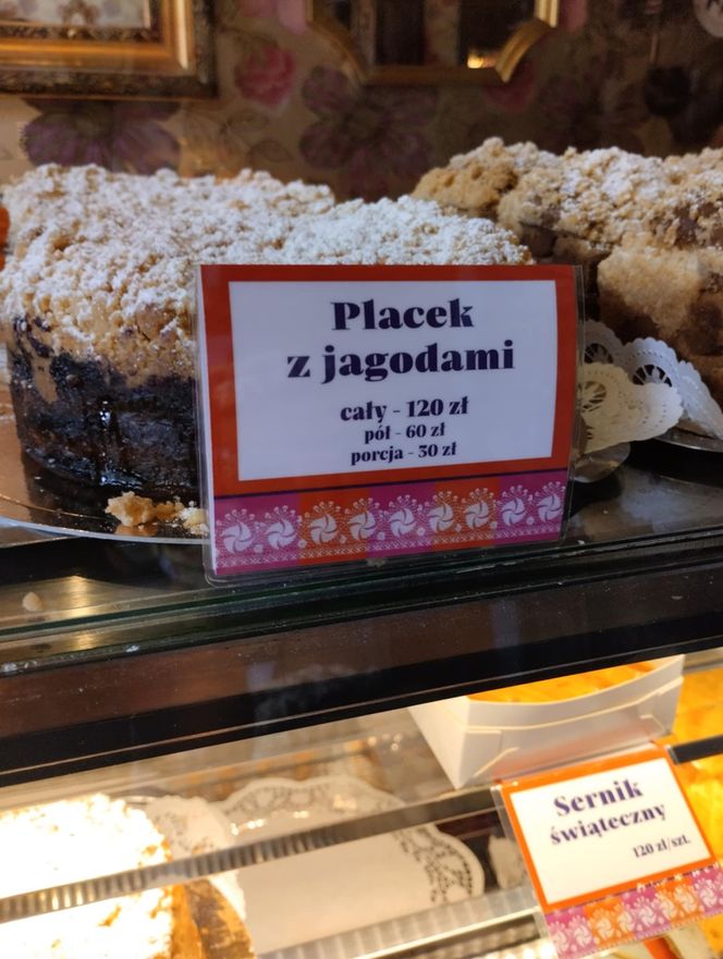W ofercie jest też placek jagodowy - porcja kosztuje 30 zł