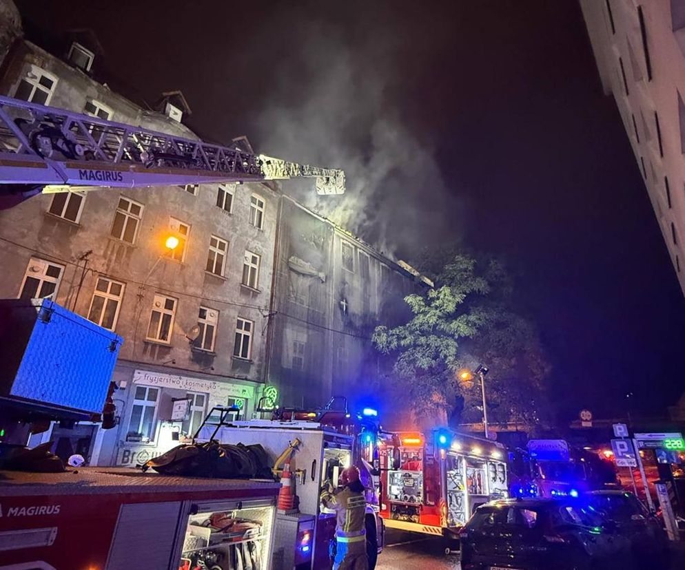 Pożar kamienicy przy ul. Francuskiej. Płomienie i ewakuacja w centrum miasta