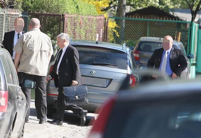 Co Jarosław Kaczyński nosi w teczce?