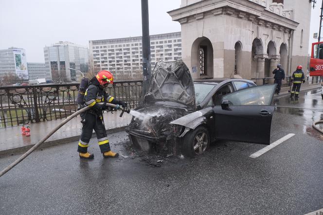 Płomienie buchały na moście