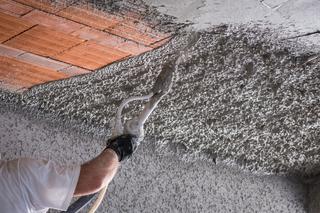 Tynk cementowo-wapienny. Jakie są zalety tynku cementowo-wapiennego? Jak go wykonać, jak wykończyć?