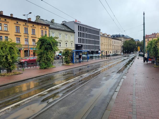 Niż genueński nad Polską. Kraków skąpany w deszczu