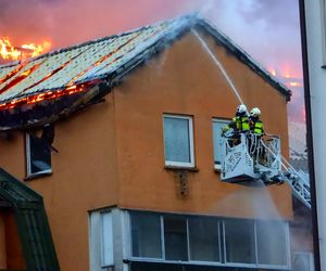 Pożar bloku w Ząbkach. Przerażające zdjęcia z miejsca tragedii