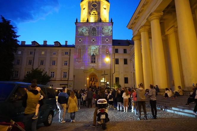 Wyjątkowa iluminacja na Wieży Trynitarskiej w Lublinie! Musicie to zobaczyć! [GALERIA]