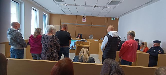 Klaudia bawiła się nad morzem, w domu umierało jej dziecko. Wstrząsające szczegóły zbrodni. „Nie dopilnowałam”