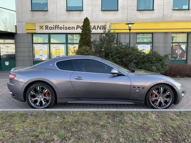 MiłyPan jeździ sportowym Maserati GranTurismo