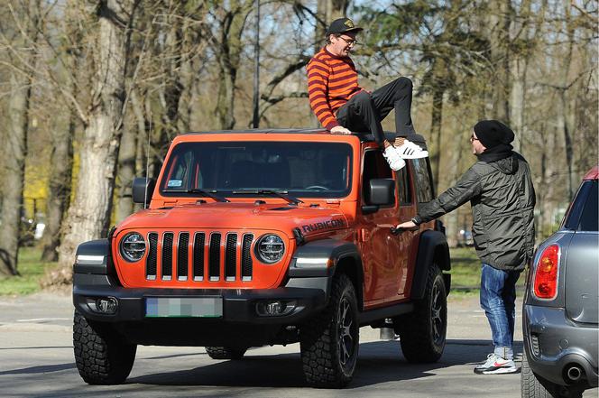 Kuba Wojewódzki nie potrafi zejść z samochodu 