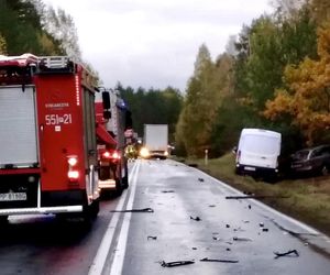 Wielki karambol na drodze krajowej nr 10! Zderzyło się kilka pojazdów. Trasa zablokowana