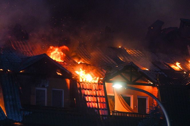 Pożar bloku w Ząbkach. Przerażające zdjęcia z miejsca tragedii
