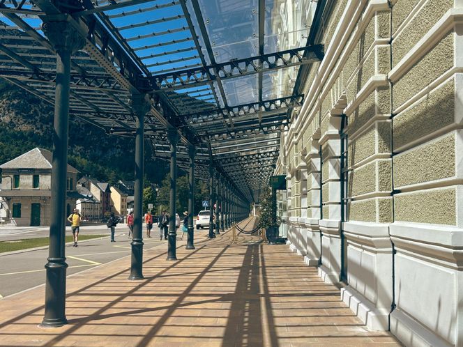  Canfranc Estación, Hiszpania. Dawny dworzec kolejowy zamienił się w luksusowy hotel