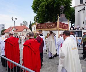 Boże Ciało 2024. Tłumy wiernych przeszły w procesji ulicami Białegostoku