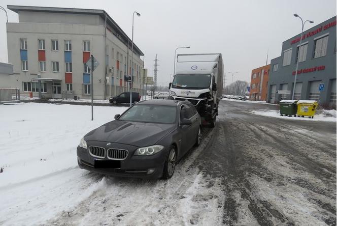 Polski samochodem osobowym ciągnął przyczepę z ciężarówką