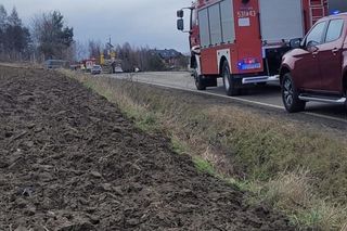 Droga wojewódzka w Małopolsce zablokowana. Policjanci i strażacy kierują na objazdy